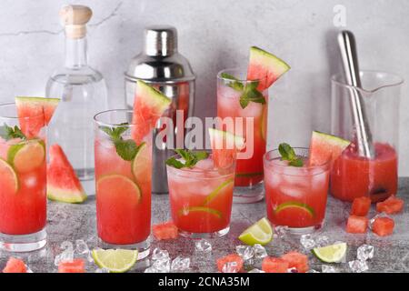 Wodka Watermelon Cocktail - aus frisch gekühlter Wassermelone, Kokoszucker, frischem Limettensaft und Stockfoto