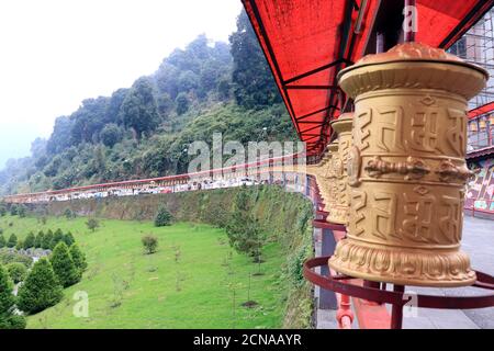 Buddha Park von Ravangla in Sikkim, Indien. Gautam Buddha Statue im Buddha Park von Ravangla in Süd Sikkim. Außendekoration des Buddha Parks. Stockfoto