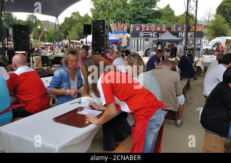 Foire St-Michel 2016 à Saint-Brieuc, repas Stockfoto