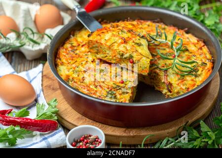 Kugel ist ein traditioneller Gemüseauflauf. Stockfoto