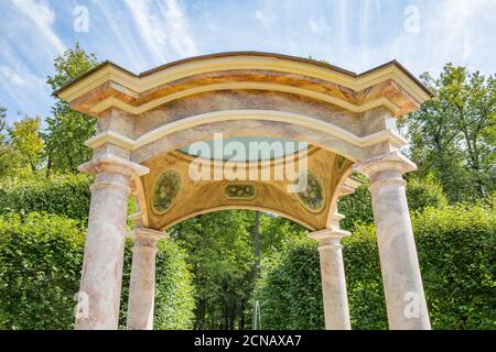 Teil des architektonischen Ensembles im Park Archangelskoye. Krasnogorsk, Russland Stockfoto