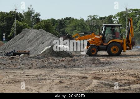 Tschernihiw, Ukraine, 7. Juni 2019. Bulldozer während der Ausgrabung. Spezielle Baumaschinen. Stockfoto