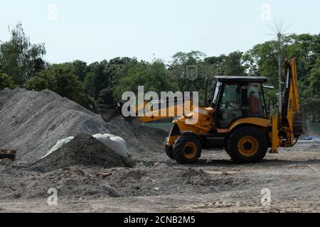 Tschernihiw, Ukraine, 7. Juni 2019. Bulldozer während der Ausgrabung. Spezielle Baumaschinen. Stockfoto