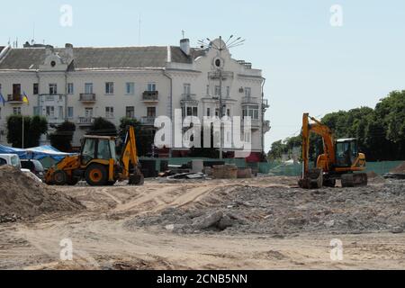 Tschernihiw, Ukraine, 7. Juni 2019. Eine Planierraupe während der Bauarbeiten im Stadtzentrum. Stockfoto