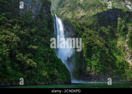 Stirling Falls in Milford Sound, Teil des Fiordland National Park, Neuseeland Stockfoto