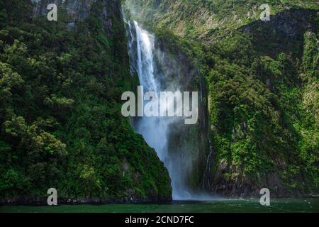 Stirling Falls in Milford Sound, Teil des Fiordland National Park, Neuseeland Stockfoto