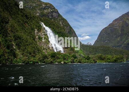 Bowen Falls in Milford Sound, Teil des Fiordland National Park, Neuseeland Stockfoto