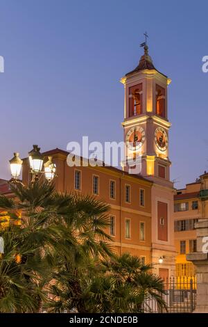 Palais Rusca und Uhrturm am Platz des Gerichtshofes (Place du Palais de Justice), Nizza, Alpes Maritimes, Cote d'Azur, Französische Riviera Stockfoto