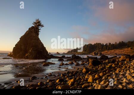 Sonnenuntergang bei Ebbe am Hidden Beach, Klamath, California, USA Stockfoto