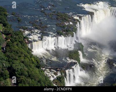 Luftaufnahme mit dem Hubschrauber von den Iguacu-Fällen (Cataratas do Iguacu), UNESCO-Weltkulturerbe, Parana, Brasilien Stockfoto