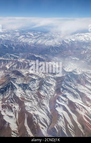 Luftaufnahme des schneebedeckten Andengebirges, Chile Stockfoto