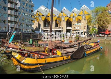 Kubische Häuser am Hafen von Oudehaven, Architekt Piet Blom, Rotterdam, Südholland, Niederlande, Europa Stockfoto