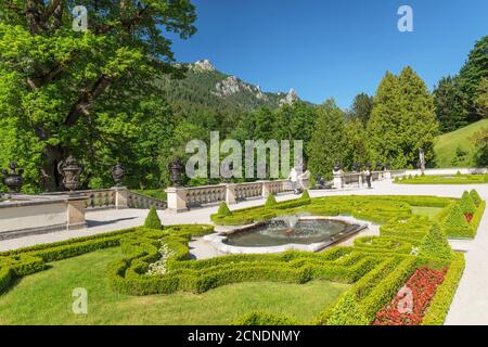 Schlossgarten, Schloss Linderhof, Werdenfelser Land, Bayerische Alpen, Oberbayern, Deutschland, Europa Stockfoto