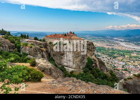 Kloster des heiligen Stephanus, UNESCO-Weltkulturerbe, Meteora Klöster, Griechenland, Europa Stockfoto