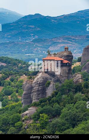 Kloster des Heiligen Nikolaus Anapafsas, UNESCO-Weltkulturerbe, Meteora Klöster, Griechenland, Europa Stockfoto