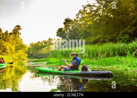 Kajakfahren durch Cane Bayou, New Orleans, Louisiana, USA Stockfoto