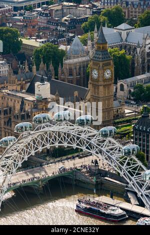 Eine Luftaufnahme des London Eye und der Houses of Parliament, London, England, Großbritannien, Europa Stockfoto