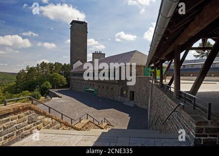 Ehemalige NS-Ordensburg Vogelsang, Innenhof mit Turm, Schleiden, Deutschland, Europa Stockfoto