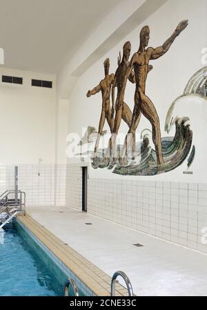 Ehemaliges NS-Ordensburg Vogelsang, Marmorputz-Mosaik des Schwimmbades, Schleiden, Deutschland Stockfoto