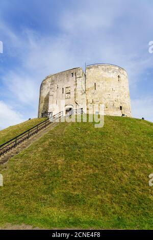 Clifford's Tower, York Castle, York, North Yorkshire, England, Großbritannien, Europa Stockfoto