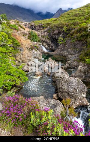 Wasserfall in Fairy Pools, Glen Spröde, Isle of Skye, Innere Hebriden, Highlands and Islands, Schottland, Vereinigtes Königreich, Europa Stockfoto