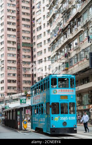 Straßenbahnen an der Straßenbahnhaltestelle Sai Ying Pun, Hong Kong Island, Hong Kong, China, Asien Stockfoto