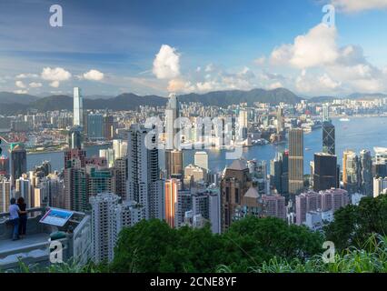 Mann im Lion Pavilion am Victoria Peak, Hongkong, China, Asien Stockfoto