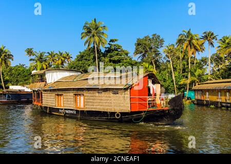 Kerala Hausboot, ein alter Reis, Gewürz oder Waren Barge für beliebte Backwater Kreuzfahrten umgewandelt, Alappuzha (Alleppey), Kerala, Indien, Asien Stockfoto