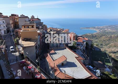 Castelmola - Panorama del borgo di mattina Stockfoto