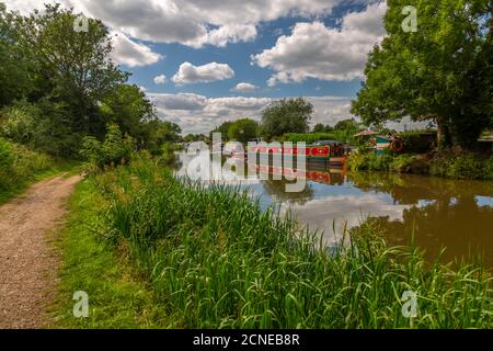 Blick auf den Kanal von Shardlow an einem sonnigen Tag, South Derbyshire, Derbyshire, England, Großbritannien, Europa Stockfoto