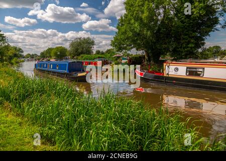 Blick auf den Kanal von Shardlow an einem sonnigen Tag, South Derbyshire, Derbyshire, England, Großbritannien, Europa Stockfoto