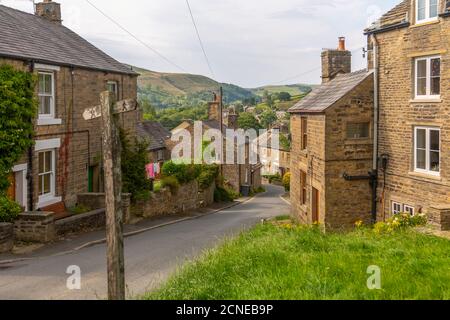 Blick auf Steinhäuser im Dorf Hayfield, High Peak, Derbyshire, England, Vereinigtes Königreich, Europa Stockfoto