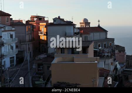 Castelmola - Scorcio del borgo all'alba Stockfoto