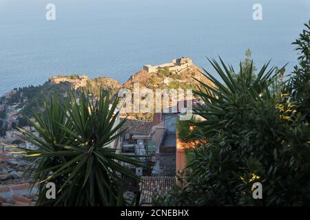 Castelmola - Scorcio del castello di Taormina al Tramonto Stockfoto