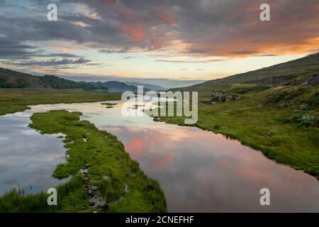 Sonnenuntergang über Loch Kishorn und River Kishorn, Schottland Stockfoto