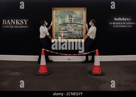 London, Großbritannien. September 2020. Gesperrt bis Freitag, 18 2020. September, 13:30 Uhr BST. Banksy's 'Show Me the Monet' wurde am 18. September 2020 im Sotheby's in Central London, Großbritannien, ausgestellt. Banksys zeitgenössische Darstellung der japanischen Brücke in seinem Garten in Giverny durch Claude Monet wird Teil von Sotheby's Live-Stream-Auktion am 21. Oktober 2020 sein. (Foto: Claire Doherty/Sipa USA) Quelle: SIPA USA/Alamy Live News Stockfoto