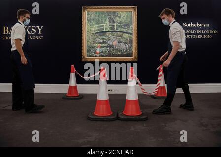 London, Großbritannien. September 2020. Gesperrt bis Freitag, 18 2020. September, 13:30 Uhr BST. Banksy's 'Show Me the Monet' wurde am 18. September 2020 im Sotheby's in Central London, Großbritannien, ausgestellt. Banksys zeitgenössische Darstellung der japanischen Brücke in seinem Garten in Giverny durch Claude Monet wird Teil von Sotheby's Live-Stream-Auktion am 21. Oktober 2020 sein. (Foto: Claire Doherty/Sipa USA) Quelle: SIPA USA/Alamy Live News Stockfoto