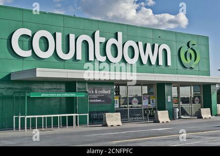 AUCKLAND, NEUSEELAND - 19. Apr 2019: Auckland / Neuseeland - 19 2019. April: Blick auf den Countdown Supermarkt im Highland Park Stockfoto