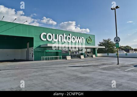 AUCKLAND, NEUSEELAND - 19. Apr 2019: Auckland / Neuseeland - 19 2019. April: Blick auf den Countdown Supermarkt im Highland Park Stockfoto