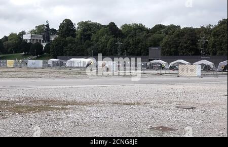 18. September 2020, Bayern, München: Auf der Theresienwiese ist eine Corona-Teststation zu sehen. Normalerweise hätte das Oktoberfest am 19.09.2020 auf der Theresienwiese eröffnet. Das größte öffentliche Festival der Welt wurde wegen der Corona Pandemie 2020 abgesagt. Foto: Josefine Kaukemüller/dpa Stockfoto