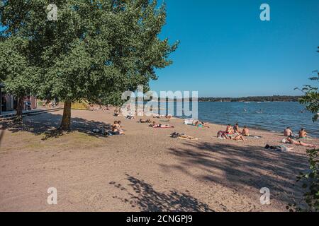 Korkeasaari, Helsinki, Finnland, 21. August 2020 Stadtstrand, sonniger Sommertag. Hochwertige Fotos Stockfoto