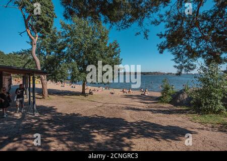 Korkeasaari, Helsinki, Finnland, 21. August 2020 Stadtstrand, sonniger Sommertag. Hochwertige Fotos Stockfoto