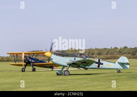 Messerschmitt ME109 Hispano Buchón 'Yellow 7' auf dem Boden am Sywell Aerodrome, Northamptonshire, UK. Stockfoto