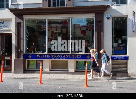 Windsor, Berkshire, Großbritannien. September 2020. Die Zahl der positiven Coronavirus-Fälle im Royal Borough of Windsor and Maidenhead stieg letzte Woche um weitere 66 neue Fälle. Die Zahl der Touristen, die Windsor besuchen, bleibt viel niedriger als üblich, was sich auf lokale Unternehmen auswirkt. Quelle: Maureen McLean/Alamy Live News Stockfoto