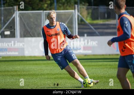 Odense, Dänemark. September 2020. Sveinn Aron Gudjohnsen (17) von Odense Boldklub während einer Trainingseinheit auf Odense Boldklubs Trainingsgelände Aadalen in Odense gesehen. (Foto Kredit: Gonzales Foto/Alamy Live News Stockfoto