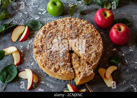 Traditionelle Apfelkuchen auf einem Tisch Stockfoto