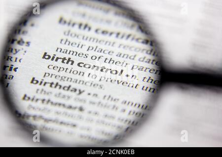 Word- oder Phrase Birth-Steuerelement in einem Wörterbuch Stockfoto