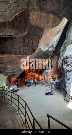 BATU HÖHLEN, KUALA LUMPUR, MALAYSIA - 01. Januar 2020: Inneneingang von Hanuman Tempel in der Nähe von Batu Höhlen, Kuala Lumpur, Malaysia am 28. Januar 2020 Stockfoto