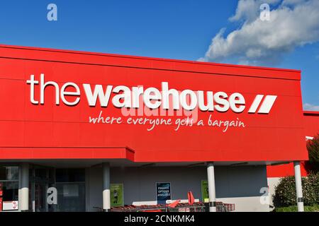AUCKLAND, NEUSEELAND - 19. Apr 2019: Auckland / Neuseeland - 19 2019. April: Blick auf das Lagerhaus im Botany Town Center Stockfoto