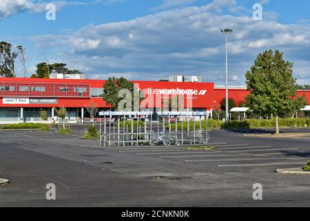 AUCKLAND, NEUSEELAND - 19. Apr 2019: Auckland / Neuseeland - 19 2019. April: Blick auf das Lagerhaus im Botany Town Center Stockfoto